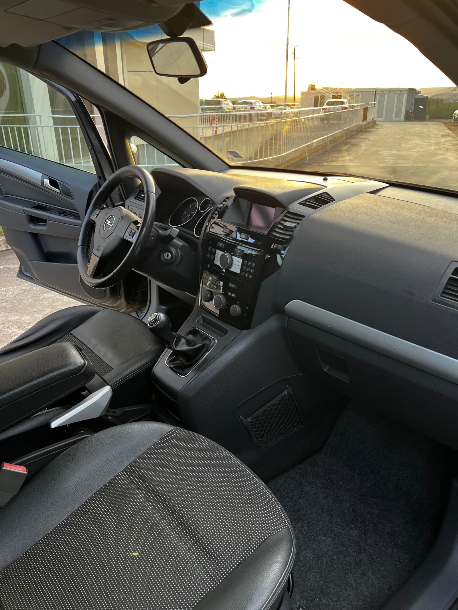 Opel Zafira 1.9 CDTI 16v 150к.с, снимка 9 - Автомобили и джипове - 56187594
