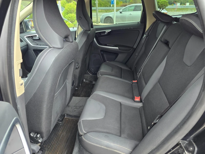 Volvo XC60 2.4 D АВТОМАТИК 205кс, снимка 11 - Автомобили и джипове - 52232071