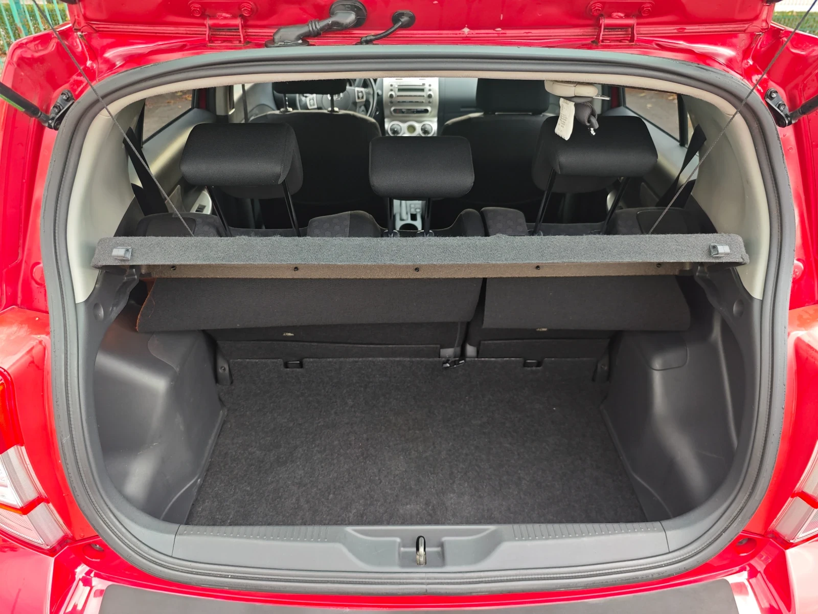 Toyota Urban Cruiser 1.4-D4D / 4x4 / 6-Speed / Keyless / Swiss - изображение 10