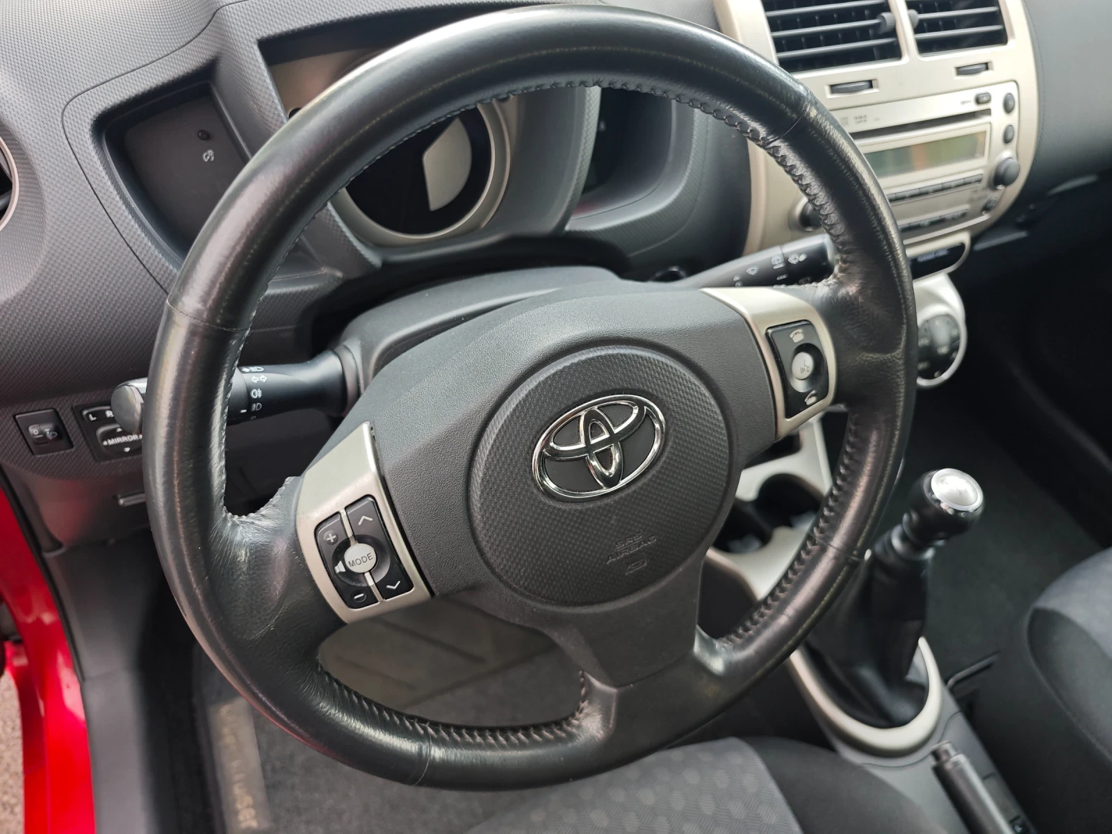 Toyota Urban Cruiser 1.4-D4D / 4x4 / 6-Speed / Keyless / Swiss - изображение 8