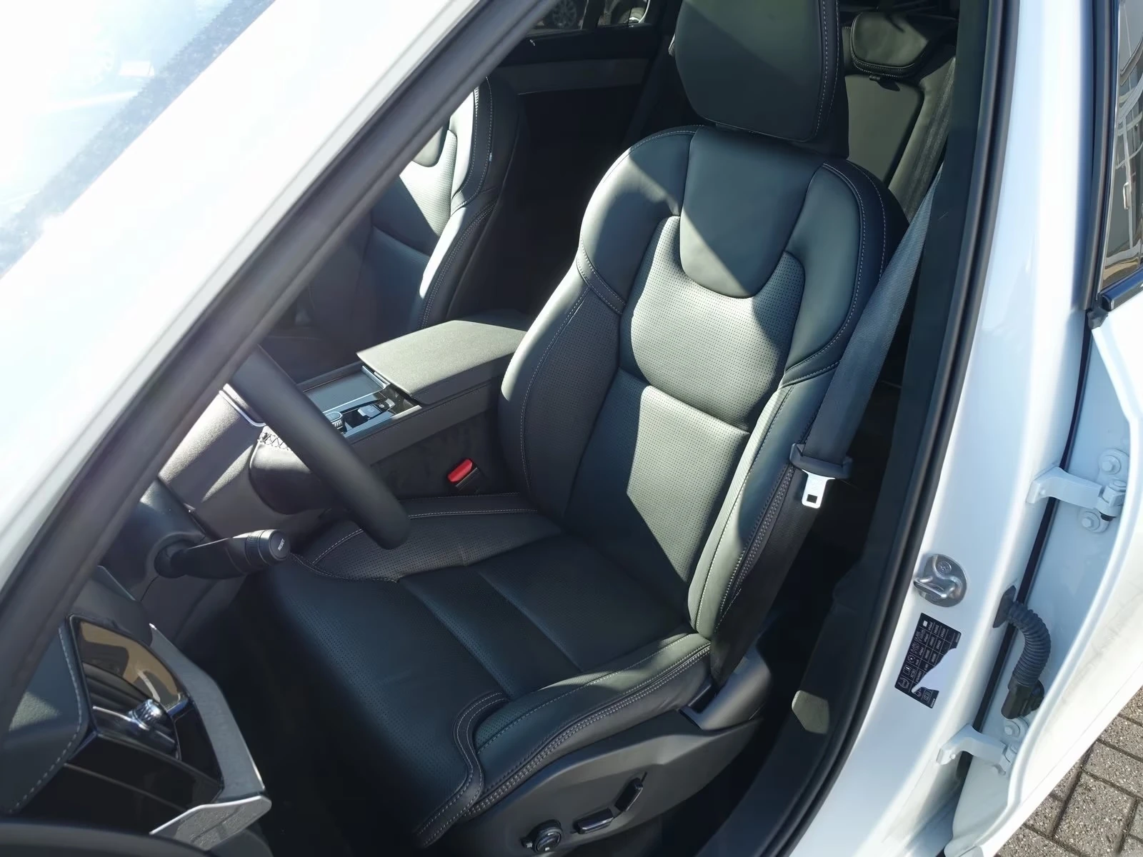 Volvo Xc90 T8 AWD Ultimate Dark FourC 7seats, снимка 8 - Автомобили и джипове - 53736580