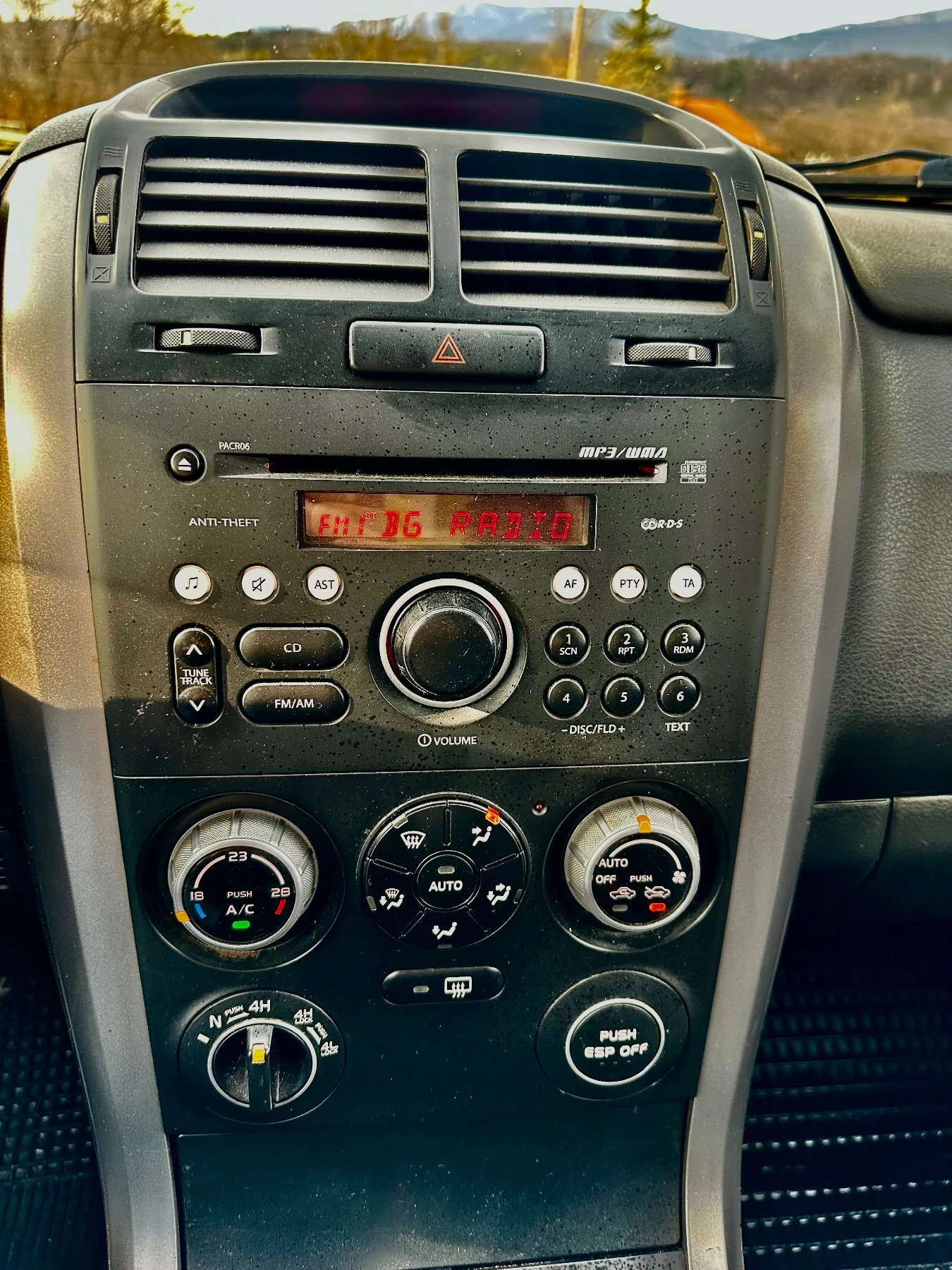 Suzuki Grand vitara 1.9 DDIS 2008г КЛИМА 4* 4, снимка 11 - Автомобили и джипове - 53878541