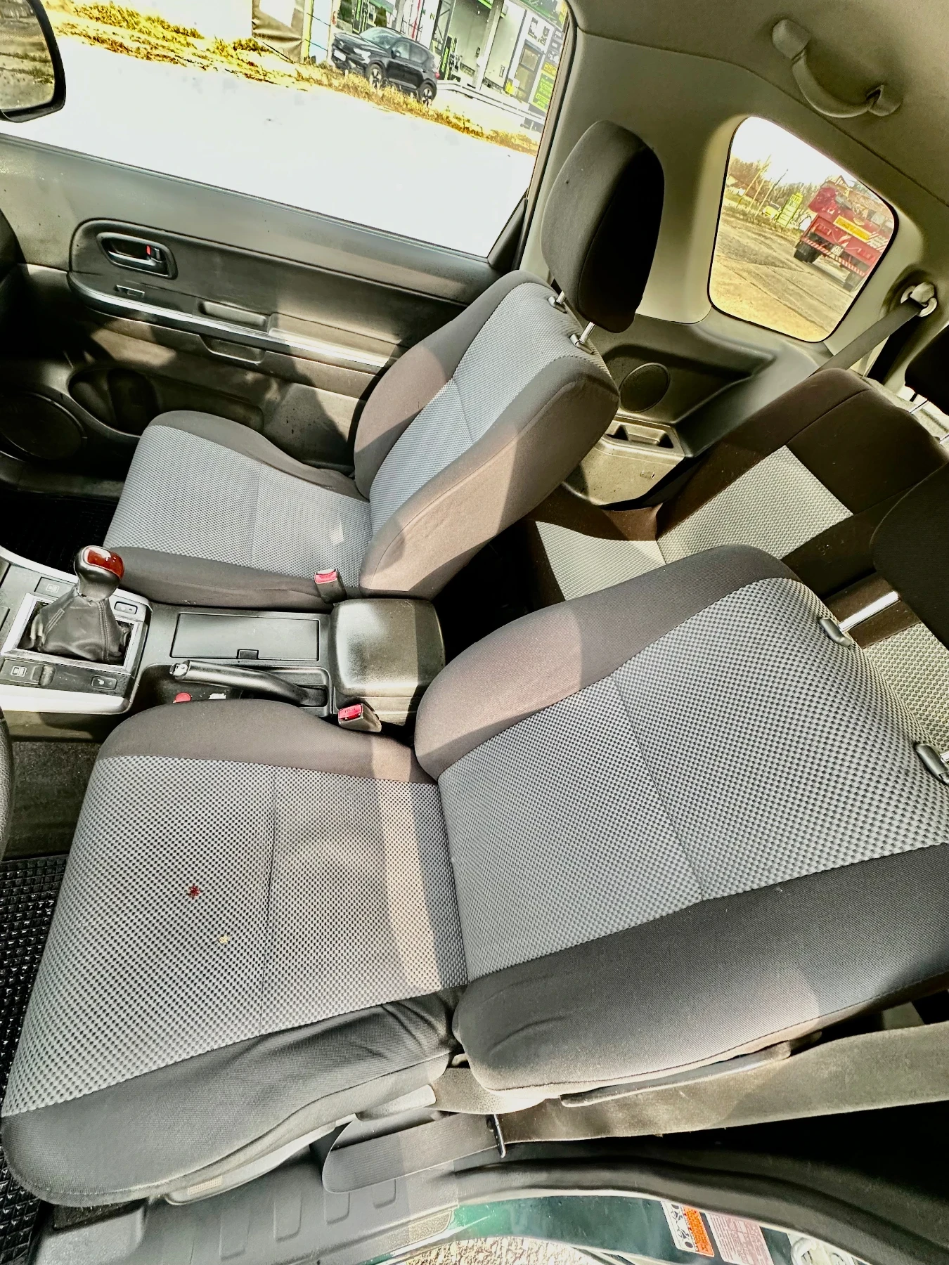 Suzuki Grand vitara 1.9 DDIS 2008г КЛИМА 4* 4, снимка 9 - Автомобили и джипове - 53878541