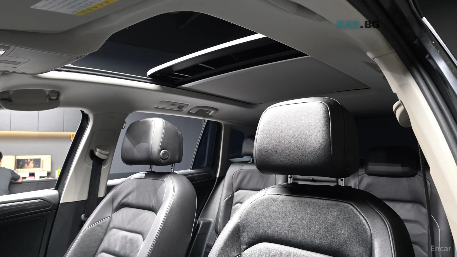 VW Tiguan 2.0TDI* 4MOTION* PRESTIGE* КОЖА* ПОДГРЕВ* ПАНОРАМА, снимка 16 - Автомобили и джипове - 55232892