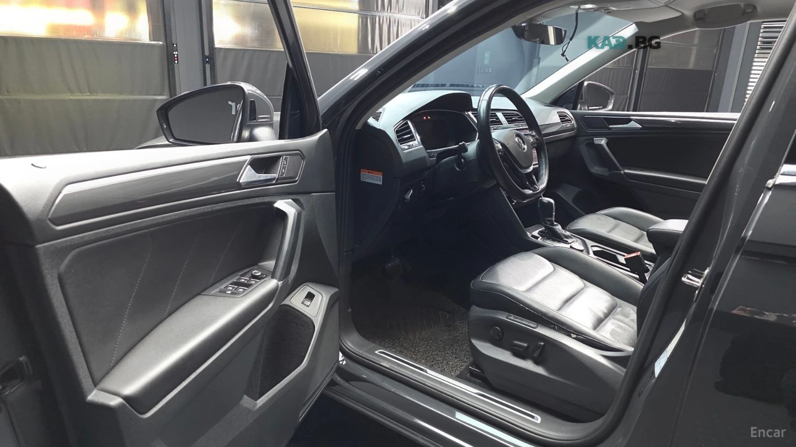 VW Tiguan 2.0TDI* 4MOTION* PRESTIGE* КОЖА* ПОДГРЕВ* ПАНОРАМА, снимка 10 - Автомобили и джипове - 55232892