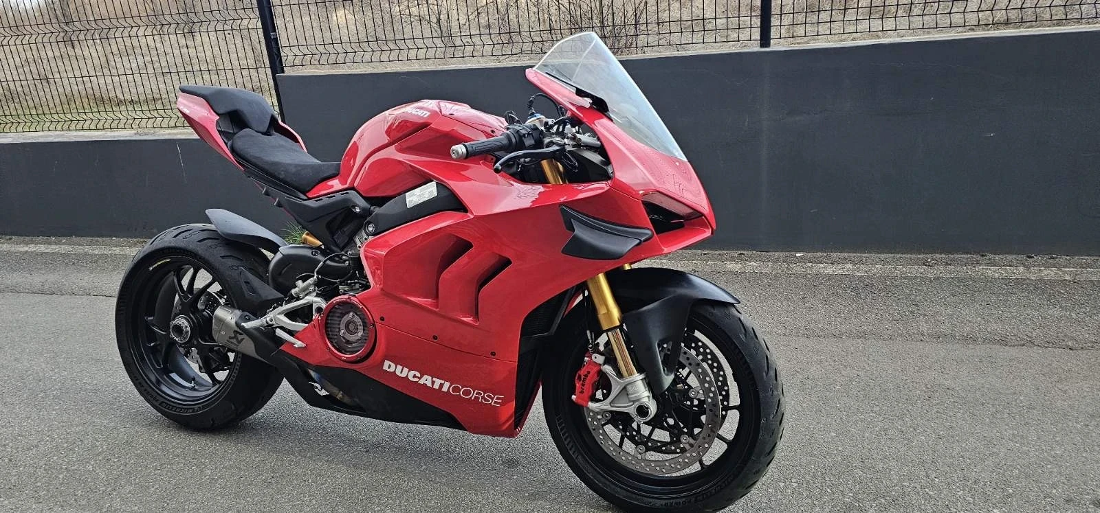 Ducati Panigale AKRAPOVIC - изображение 2