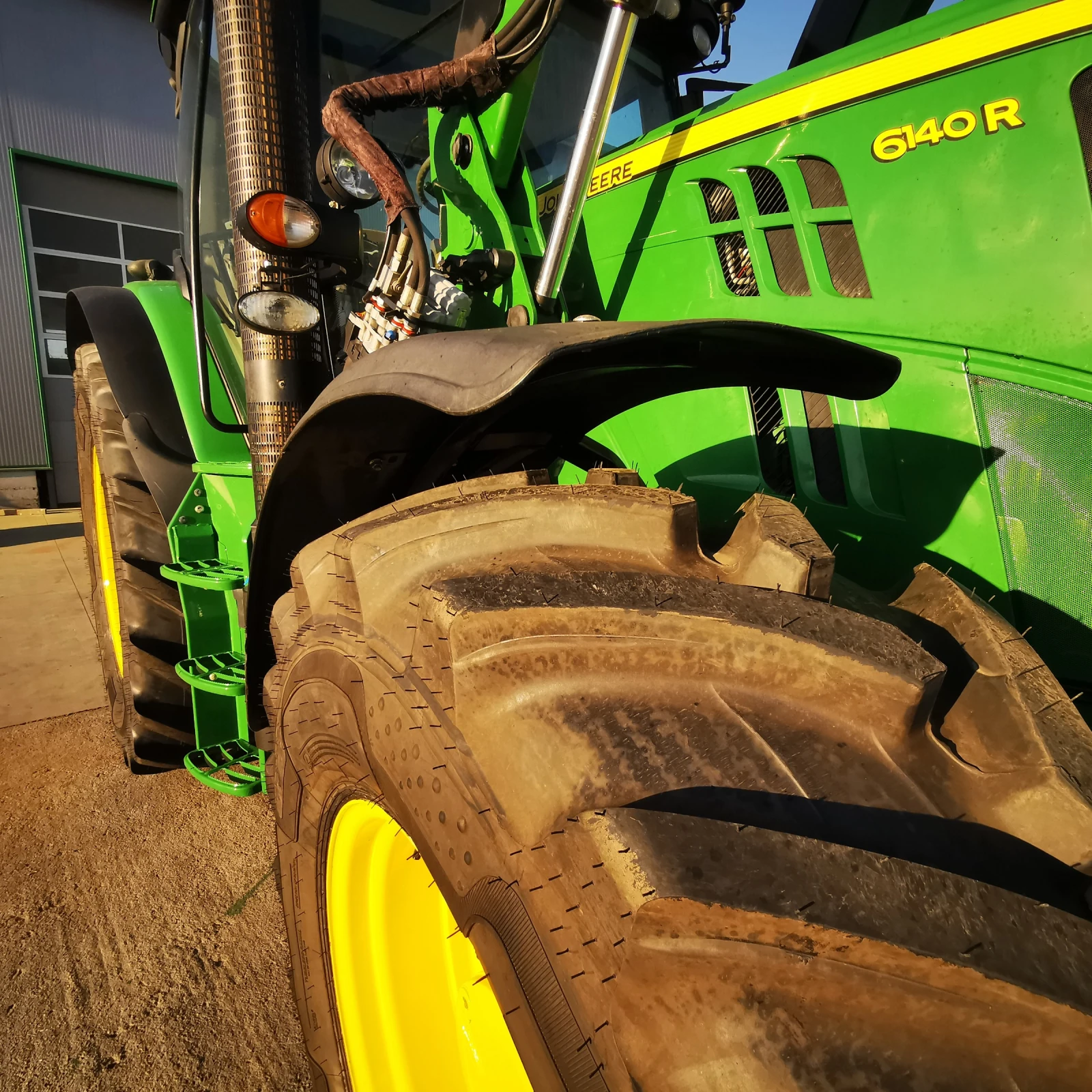 Трактор John Deere 6140R лизиг с 20%първоначална вноска лихва 3.3 % - изображение 2