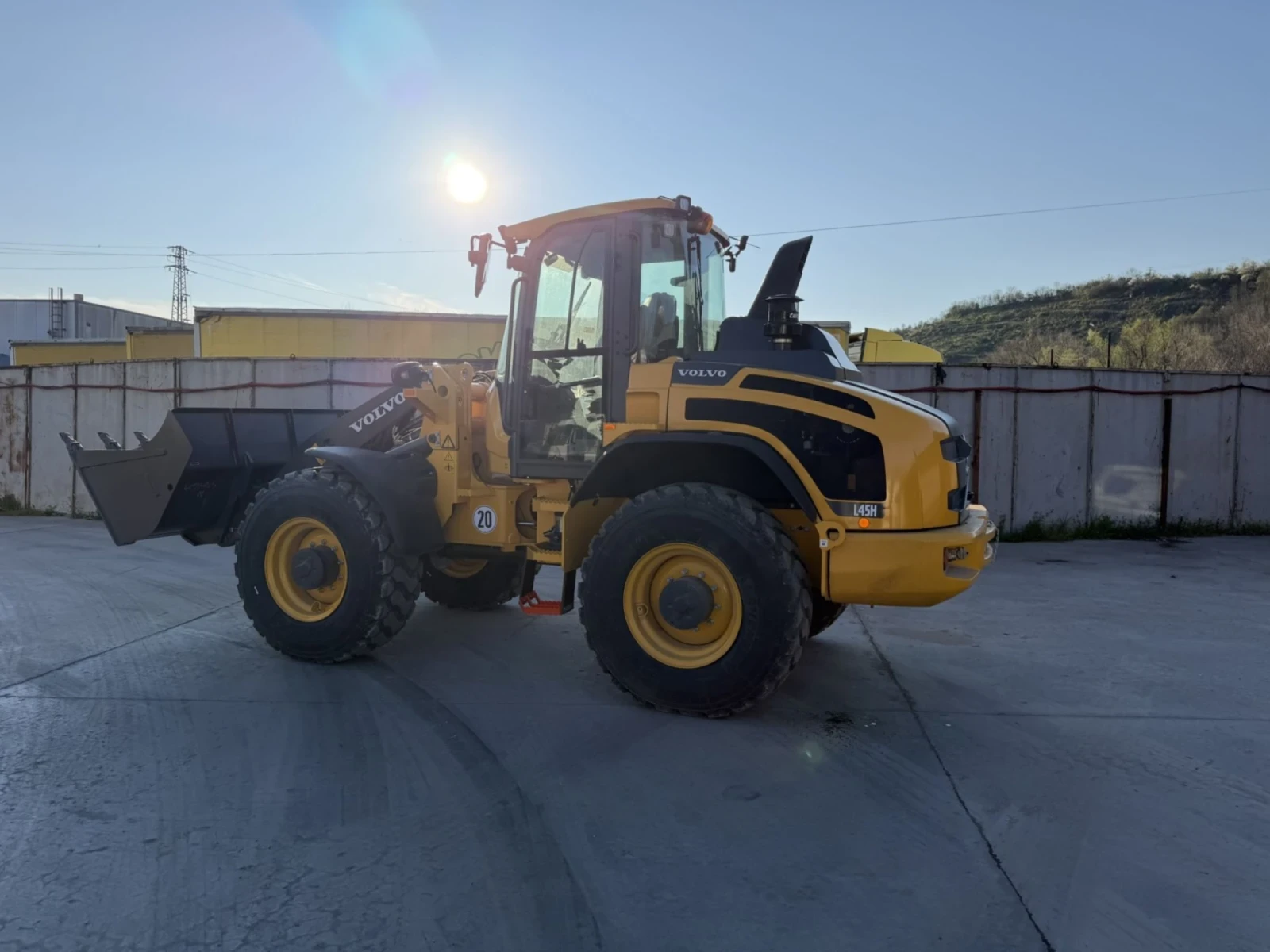 Челен товарач Volvo L45H , снимка 6 - Индустриална техника - 54974683