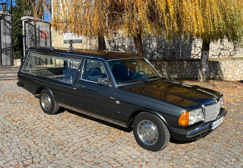 Mercedes-Benz 240 Pilato