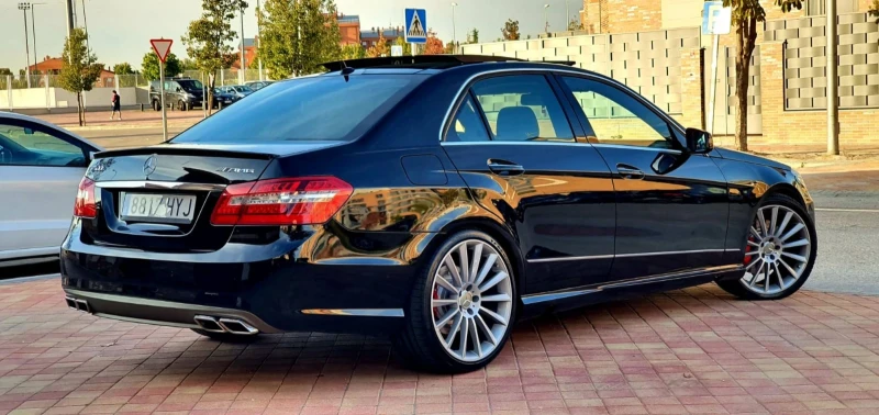 Mercedes-Benz E 500 4matic AMG, снимка 4 - Автомобили и джипове - 47856266