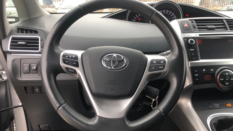 Toyota Verso, снимка 13 - Автомобили и джипове - 48386946