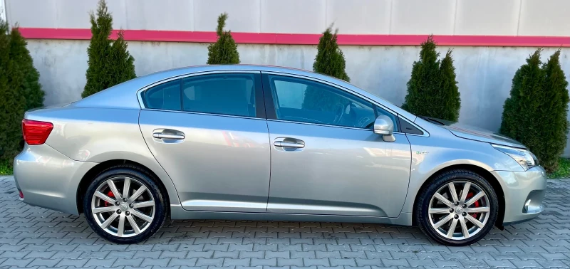 Toyota Avensis 2.2 177 к.с, снимка 5 - Автомобили и джипове - 49093041