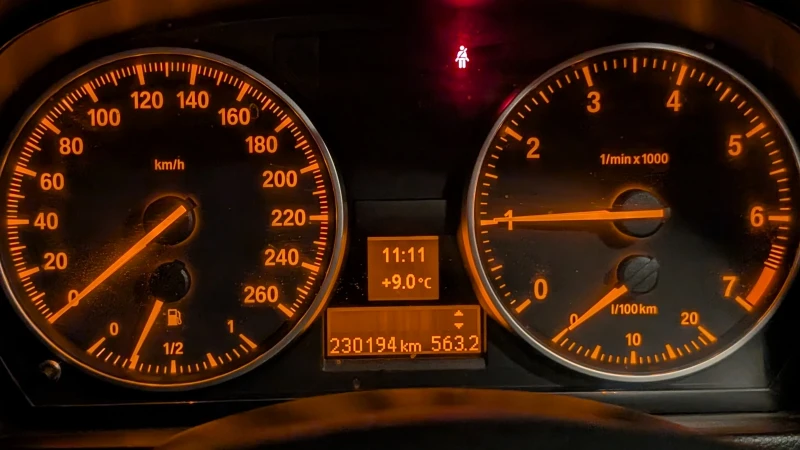 BMW 318, снимка 10 - Автомобили и джипове - 53263192