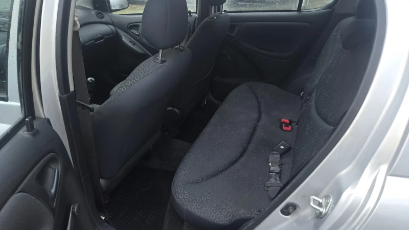 Toyota Yaris, снимка 8 - Автомобили и джипове - 53393354