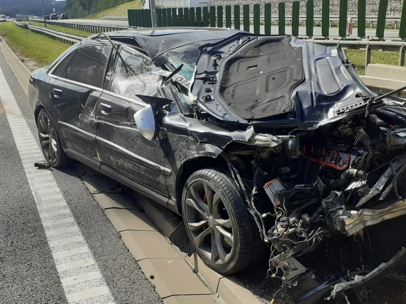 Audi S8 5.2 450hp, снимка 3 - Автомобили и джипове - 53515112