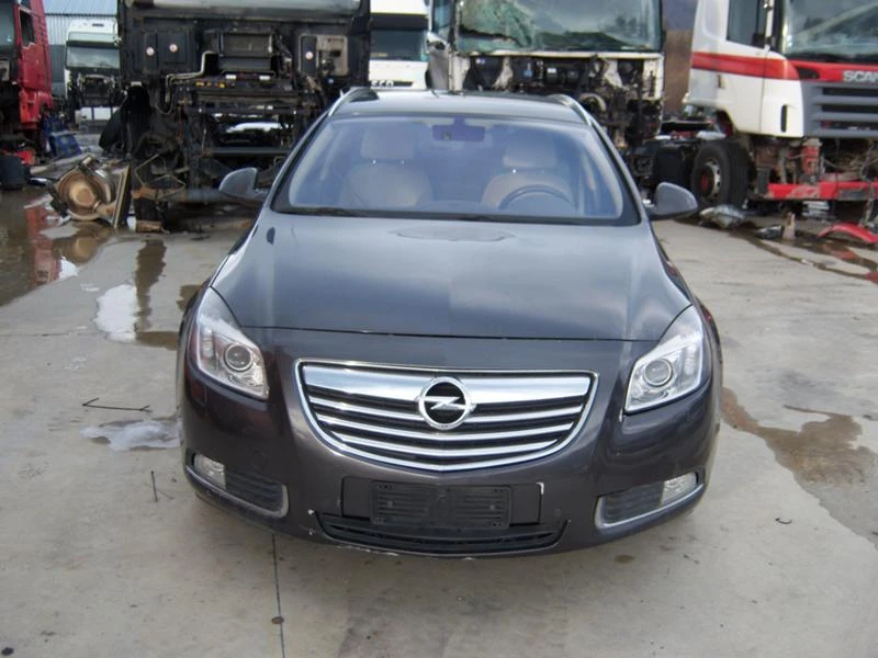 Opel Insignia 2.0 D, снимка 1 - Автомобили и джипове - 31863544