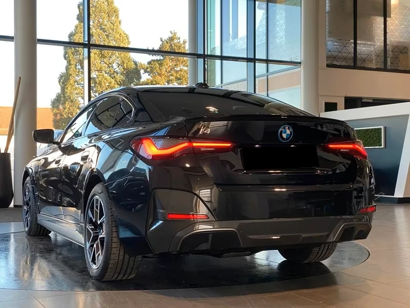 BMW i4 35* M-SPORT* CARBON* DISTR* CAM* KEYLESS* , снимка 3 - Автомобили и джипове - 54118681