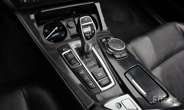 BMW 530 * ДИСТРОНИК * DIGITAL * HUD * PANO* АВТОКРЕДИТ, снимка 7 - Автомобили и джипове - 54577926