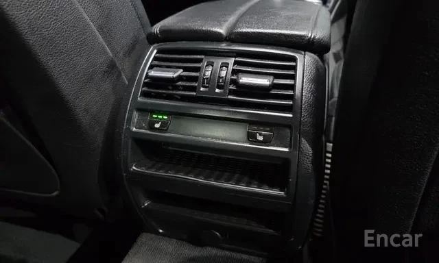BMW 530 * ДИСТРОНИК * DIGITAL * HUD * PANO* АВТОКРЕДИТ, снимка 13 - Автомобили и джипове - 54577926