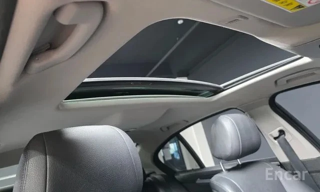 BMW 530 * ДИСТРОНИК * DIGITAL * HUD * PANO* АВТОКРЕДИТ, снимка 12 - Автомобили и джипове - 54577926