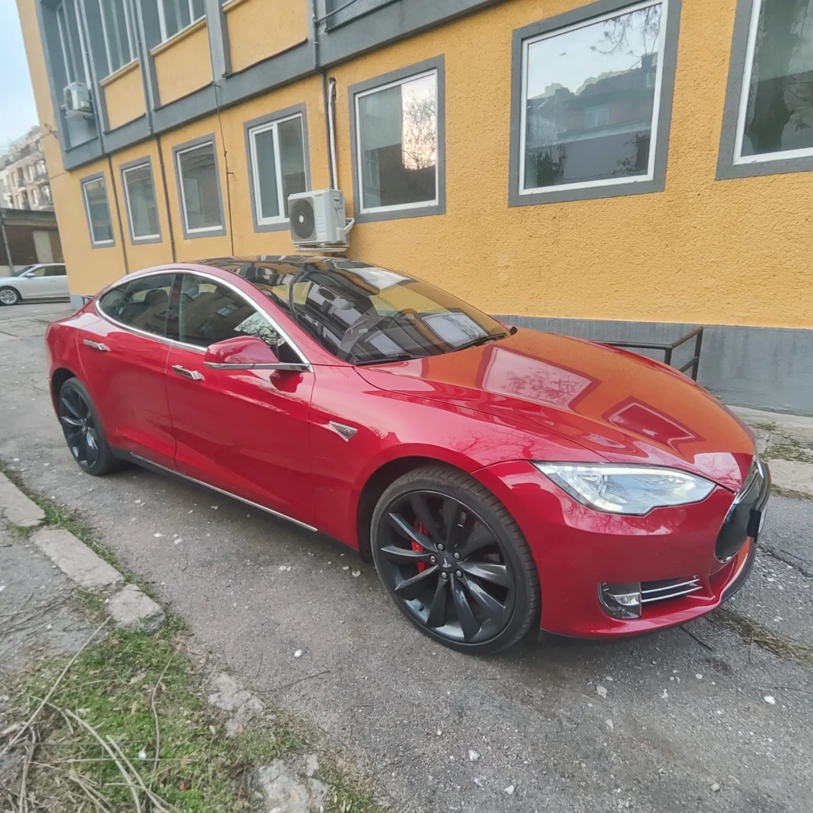 Tesla Model S  - изображение 2