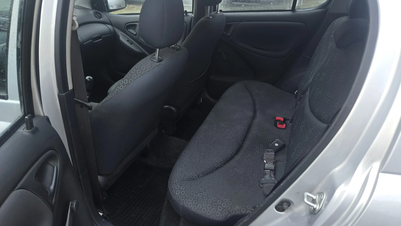 Toyota Yaris  - изображение 8