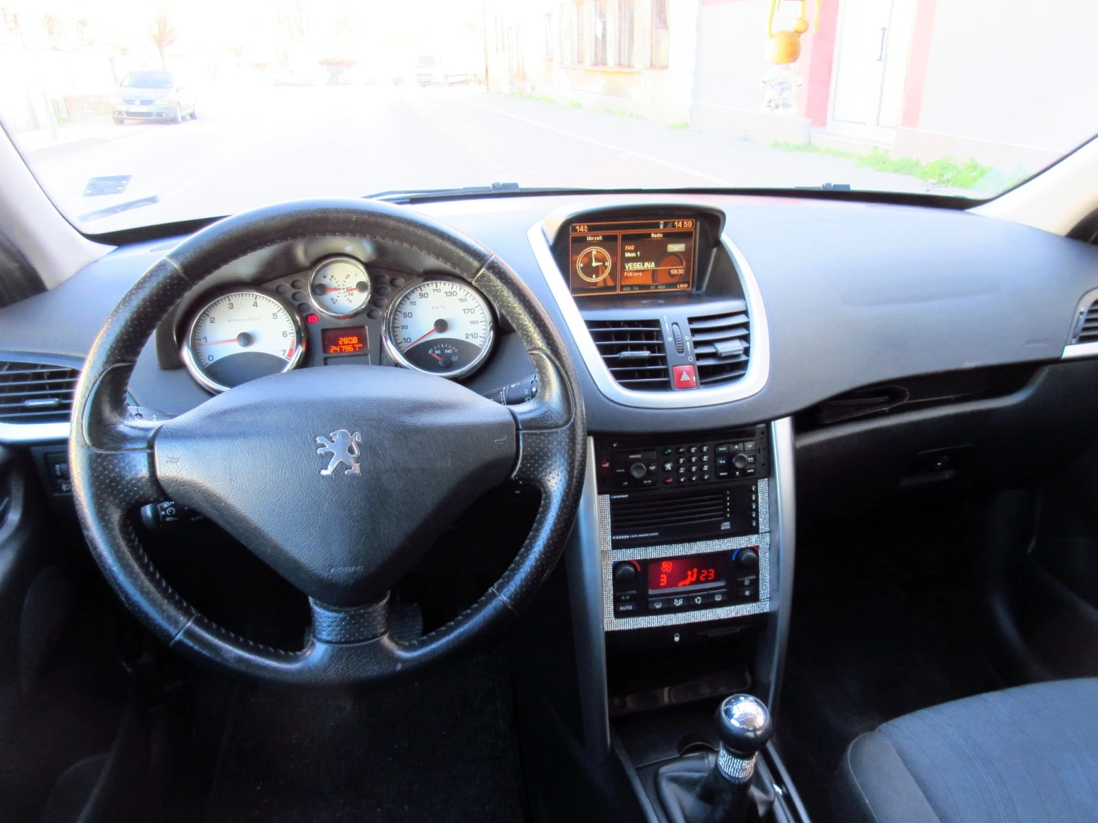 Peugeot 207 1.4i Facelift, снимка 7 - Автомобили и джипове - 53784951