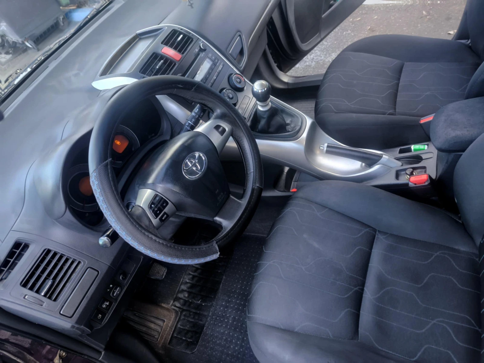 Toyota Auris D4D, снимка 8 - Автомобили и джипове - 54169344