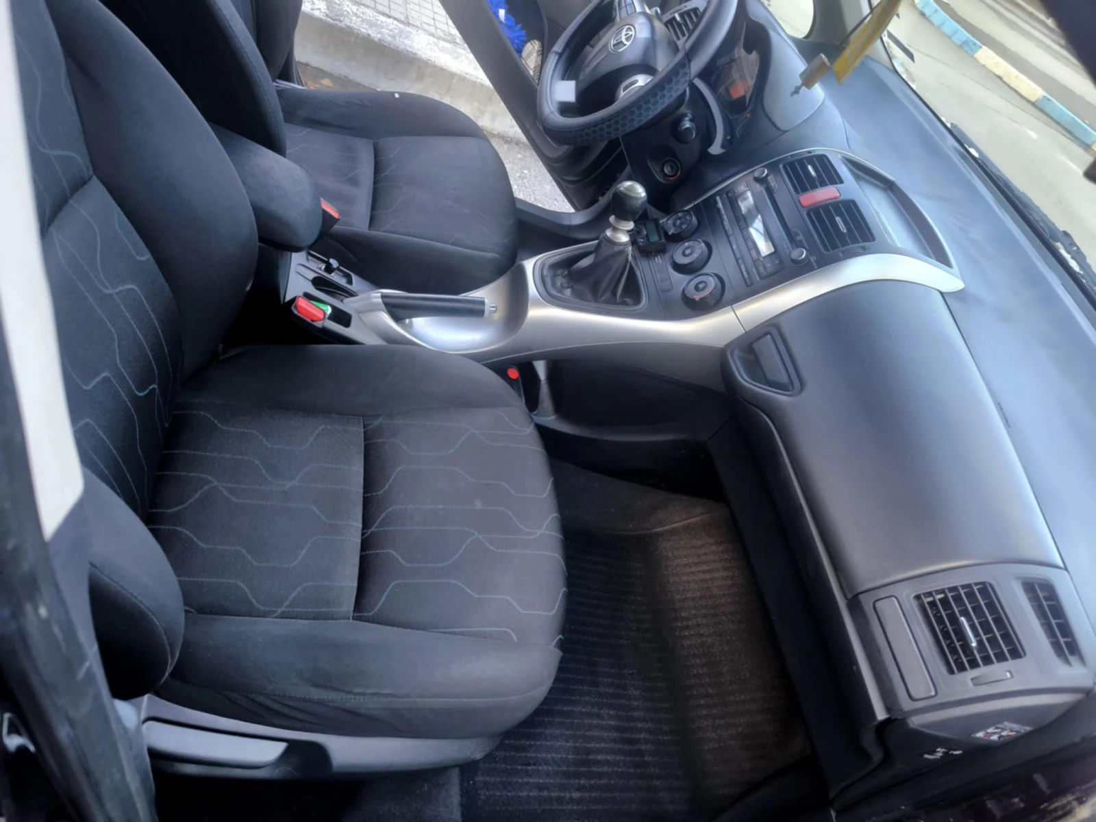 Toyota Auris D4D, снимка 11 - Автомобили и джипове - 54169344