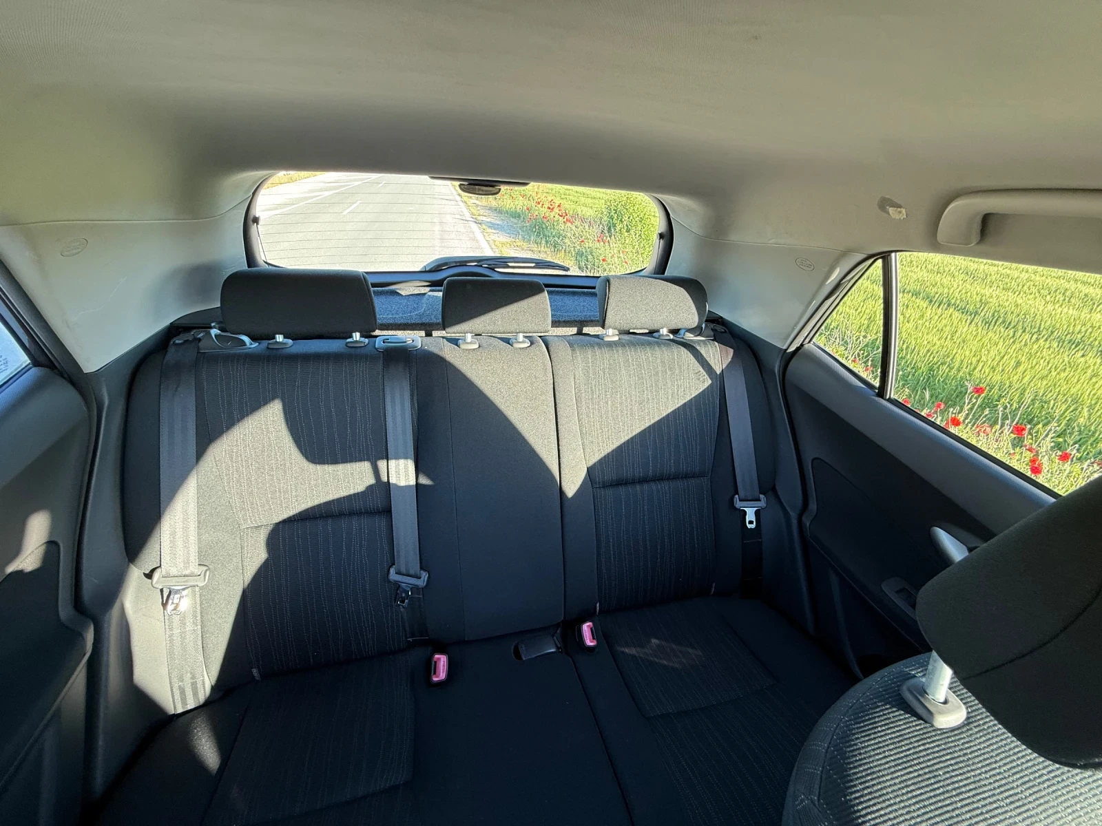 Toyota Auris 1.4 VTT-i, снимка 8 - Автомобили и джипове - 56370353