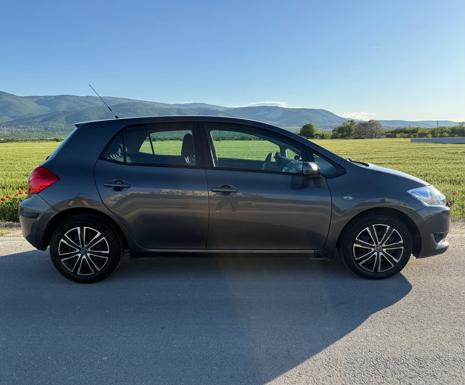 Toyota Auris 1.4 VTT-i, снимка 4 - Автомобили и джипове - 56370353