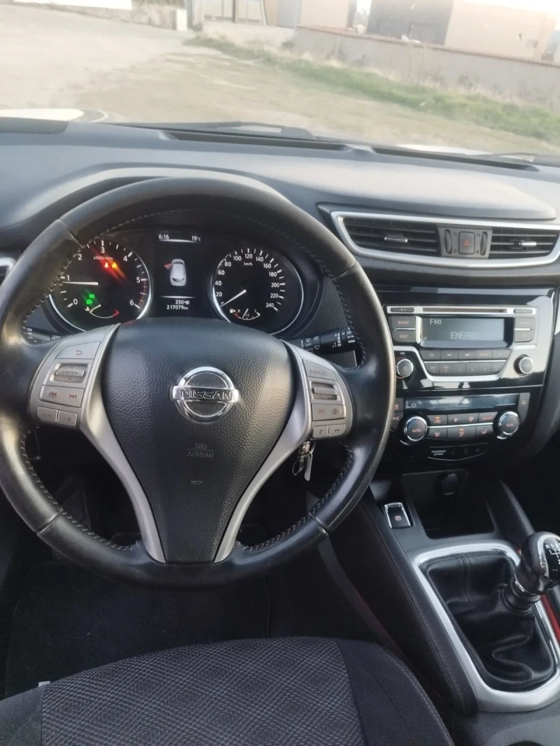 Nissan Qashqai 1.5 Diesel , снимка 8 - Автомобили и джипове - 47513307