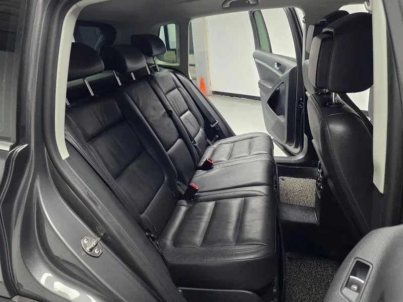 VW Tiguan 2.0 Tdi Comfort 5N, снимка 11 - Автомобили и джипове - 56112770