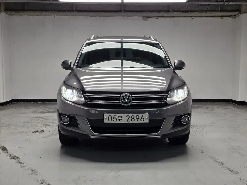VW Tiguan 2.0 Tdi Comfort 5N, снимка 3 - Автомобили и джипове - 56112770
