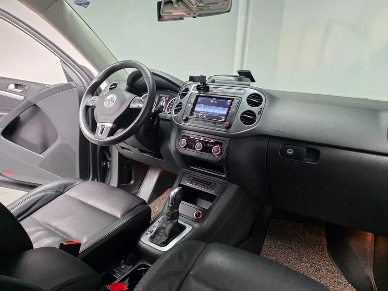 VW Tiguan 2.0 Tdi Comfort 5N, снимка 6 - Автомобили и джипове - 56112770