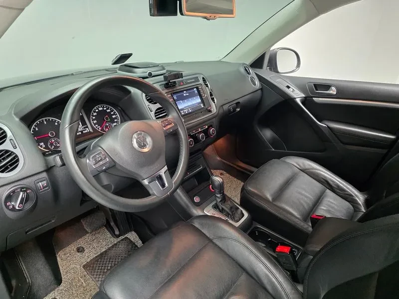 VW Tiguan 2.0 Tdi Comfort 5N, снимка 9 - Автомобили и джипове - 56112770