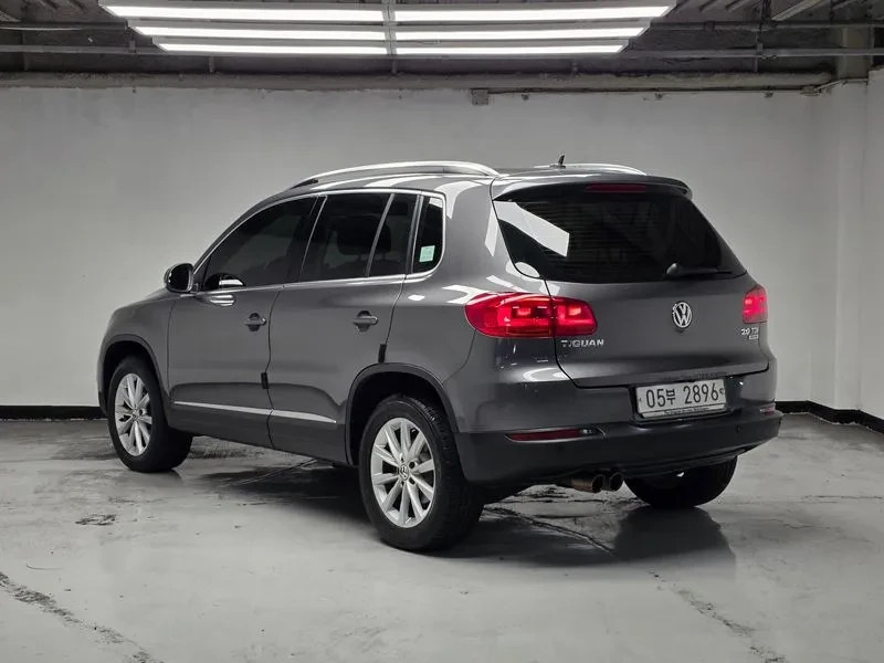 VW Tiguan 2.0 Tdi Comfort 5N, снимка 2 - Автомобили и джипове - 56112770