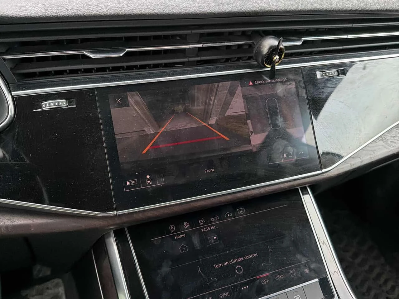 Audi Q8 Progressiv/ДИСТРОНИК/ПАНОРАМА/ОБДУХВАНЕ/360 КАМЕРИ, снимка 9 - Автомобили и джипове - 54032941