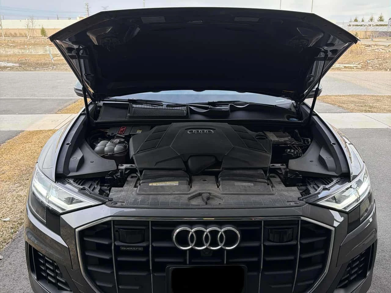 Audi Q8 Progressiv/ДИСТРОНИК/ПАНОРАМА/ОБДУХВАНЕ/360 КАМЕРИ, снимка 2 - Автомобили и джипове - 54032941