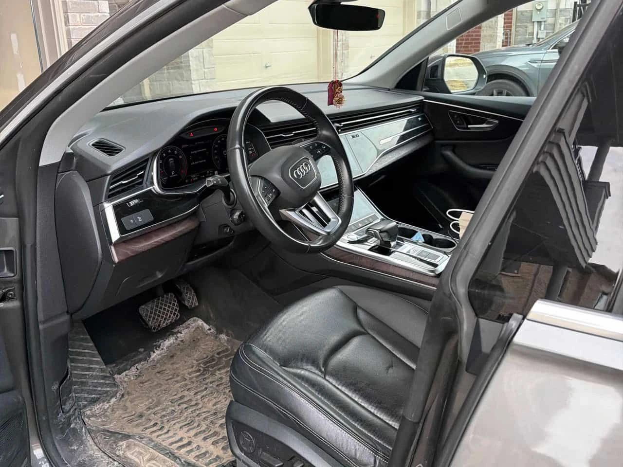 Audi Q8 Progressiv/ДИСТРОНИК/ПАНОРАМА/ОБДУХВАНЕ/360 КАМЕРИ, снимка 7 - Автомобили и джипове - 54032941