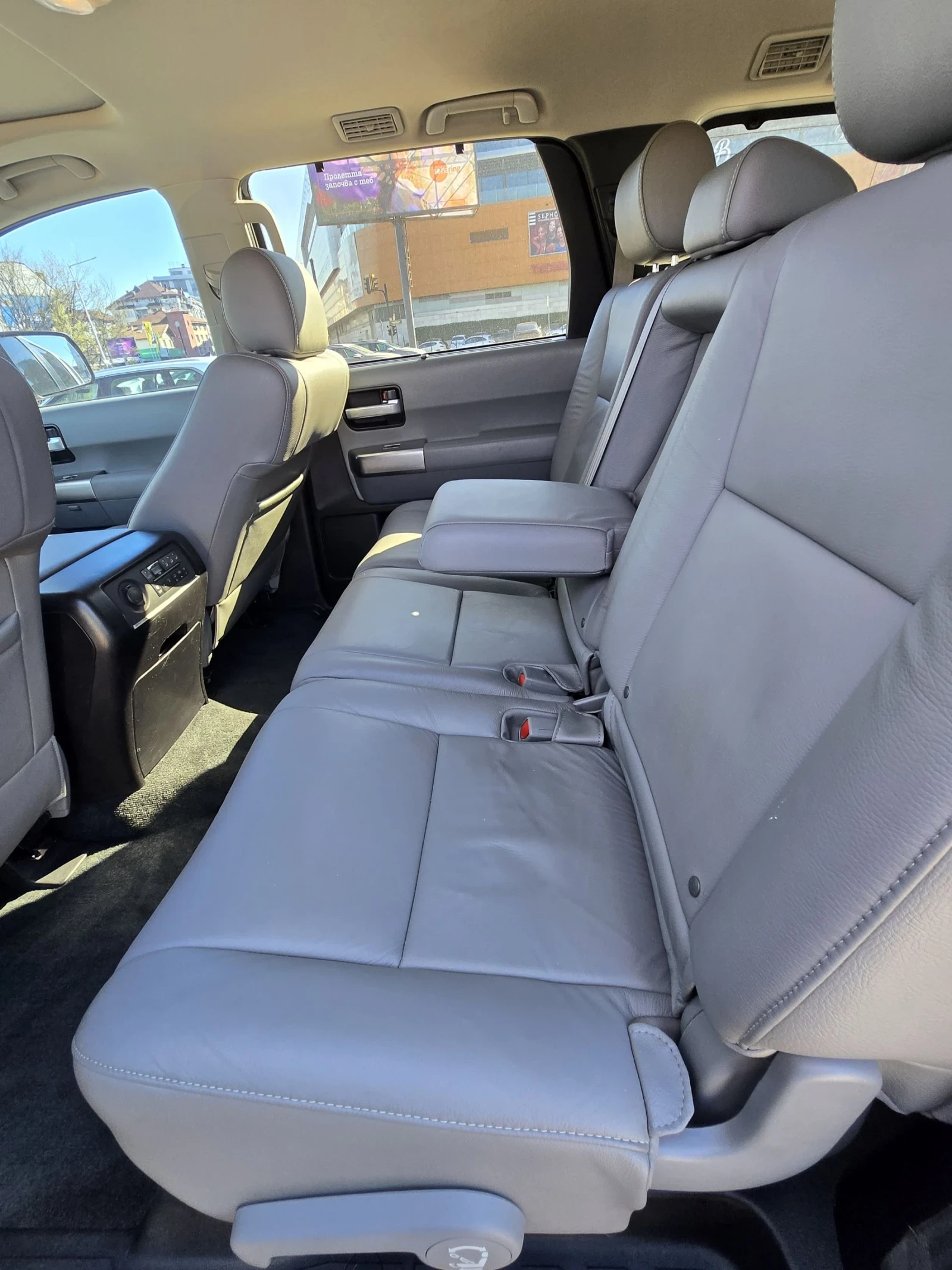 Toyota Sequoia 5.7 FACELIFT, снимка 9 - Автомобили и джипове - 54139045