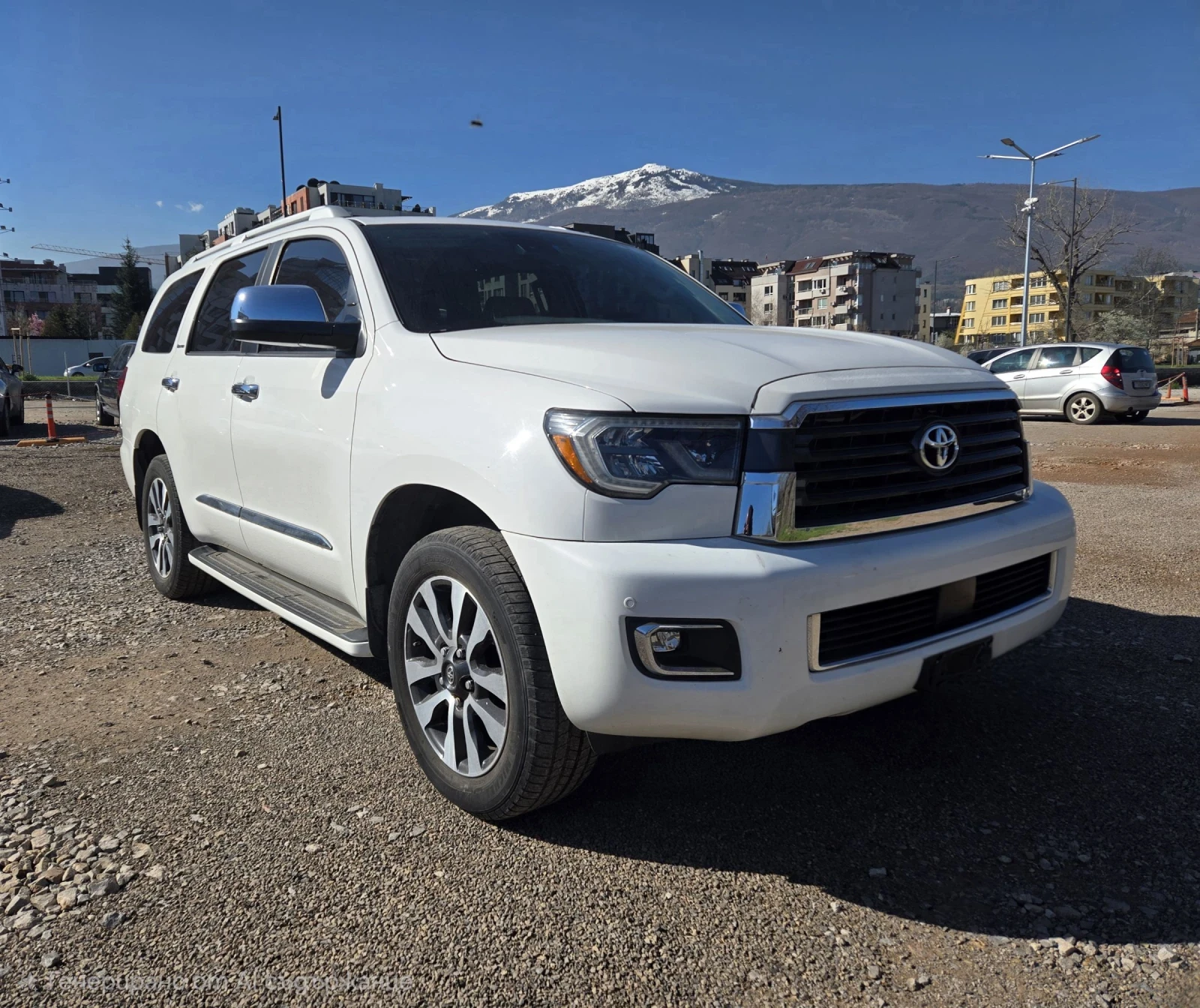 Toyota Sequoia 5.7 FACELIFT, снимка 2 - Автомобили и джипове - 54139045