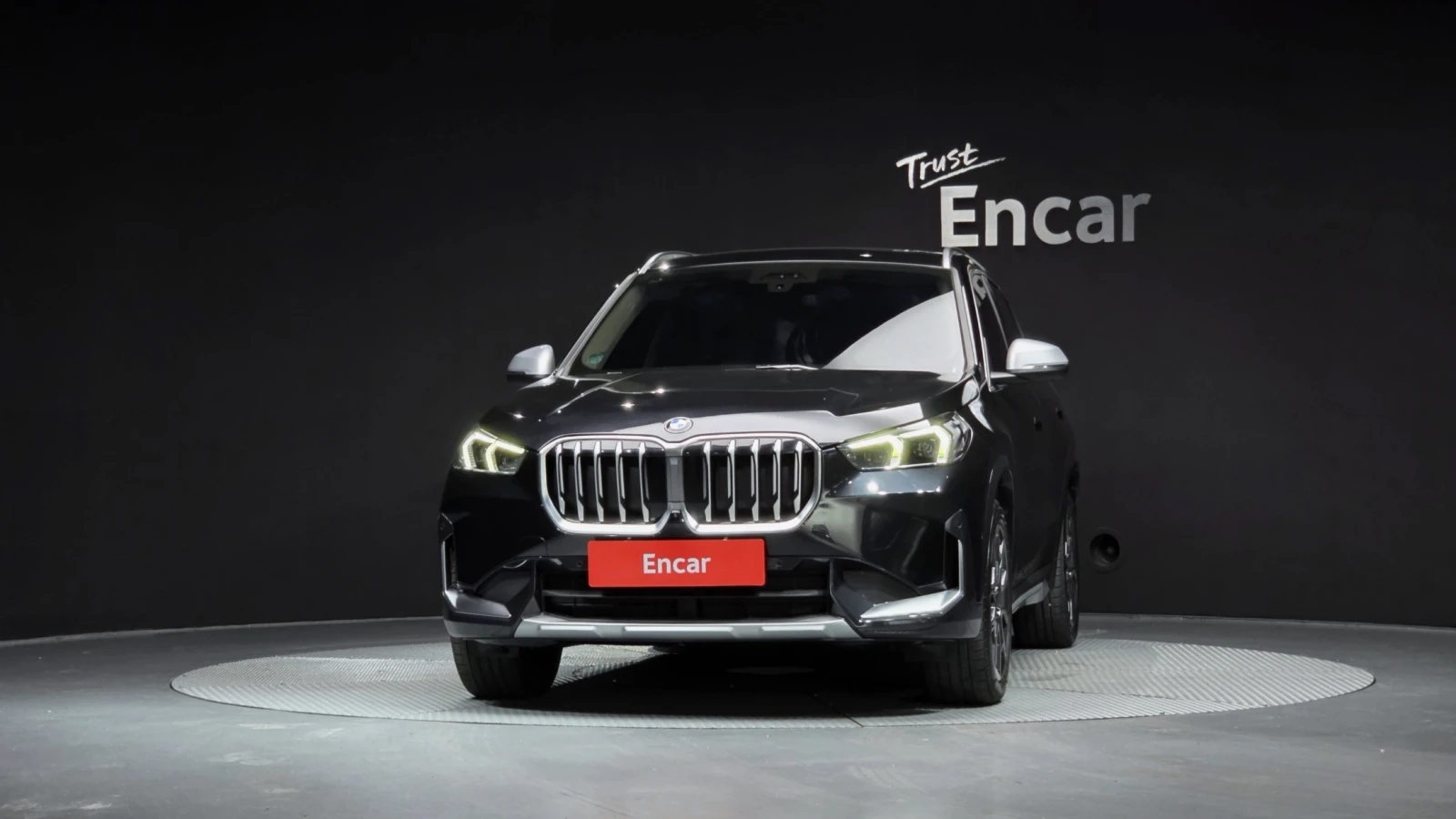 BMW X1 xDrive20i* 360* BLIND SPOT* HUD* ЛЮК* КРАЙНА ЦЕНА, снимка 3 - Автомобили и джипове - 55269627