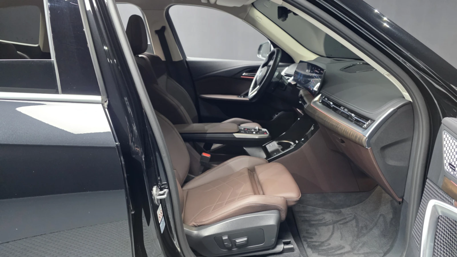 BMW X1 xDrive20i* 360* BLIND SPOT* HUD* ЛЮК* КРАЙНА ЦЕНА, снимка 11 - Автомобили и джипове - 55269627