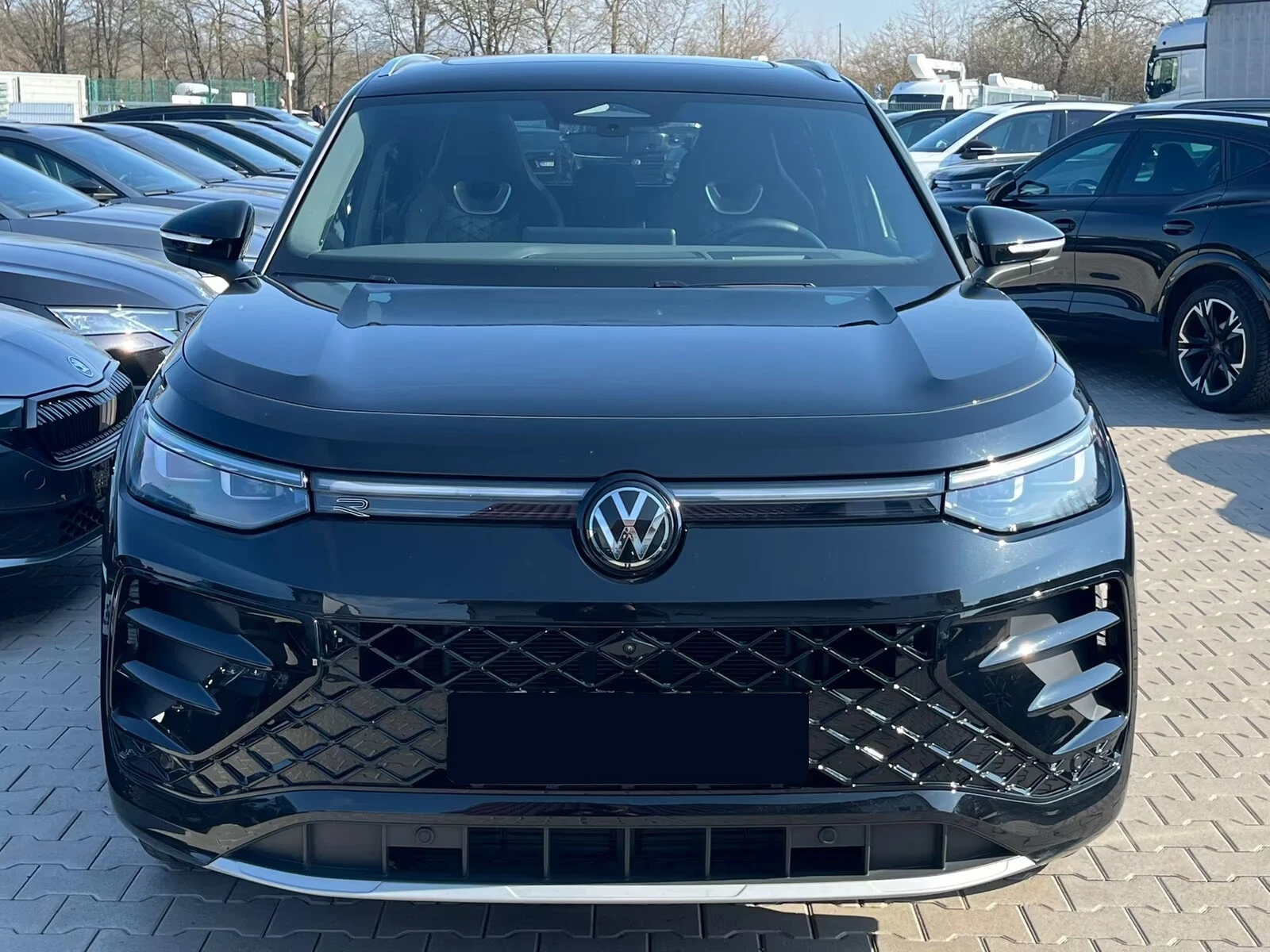 VW Tayron 2.0TDI 4M RLine Matrx HlK HuD 360KAM MASSAGE Pano, снимка 2 - Автомобили и джипове - 55446300