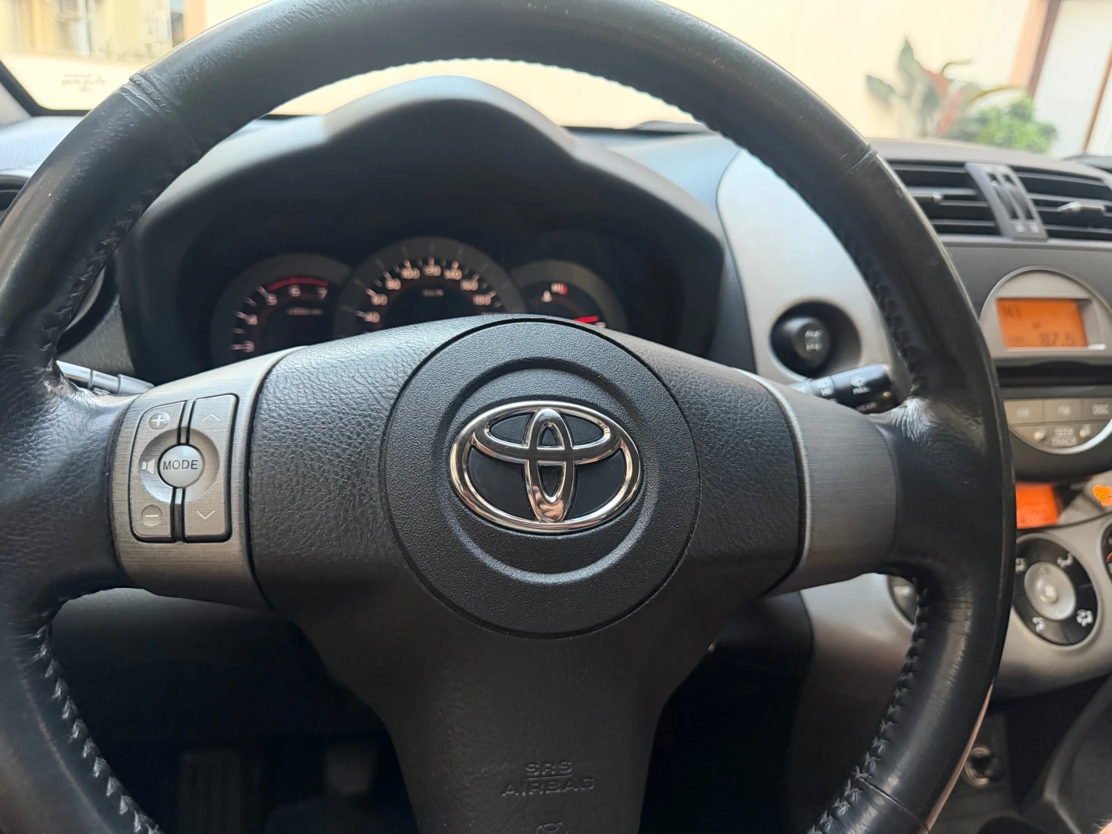 Toyota Rav4 2.2 D4D, снимка 14 - Автомобили и джипове - 55631382