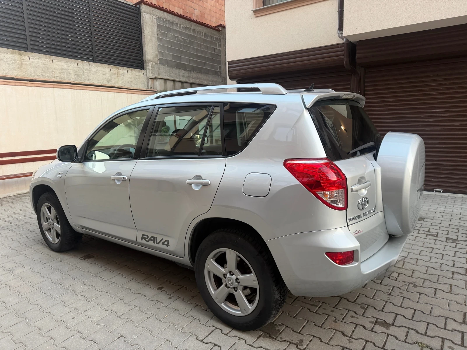 Toyota Rav4 2.2 D4D, снимка 4 - Автомобили и джипове - 55631382