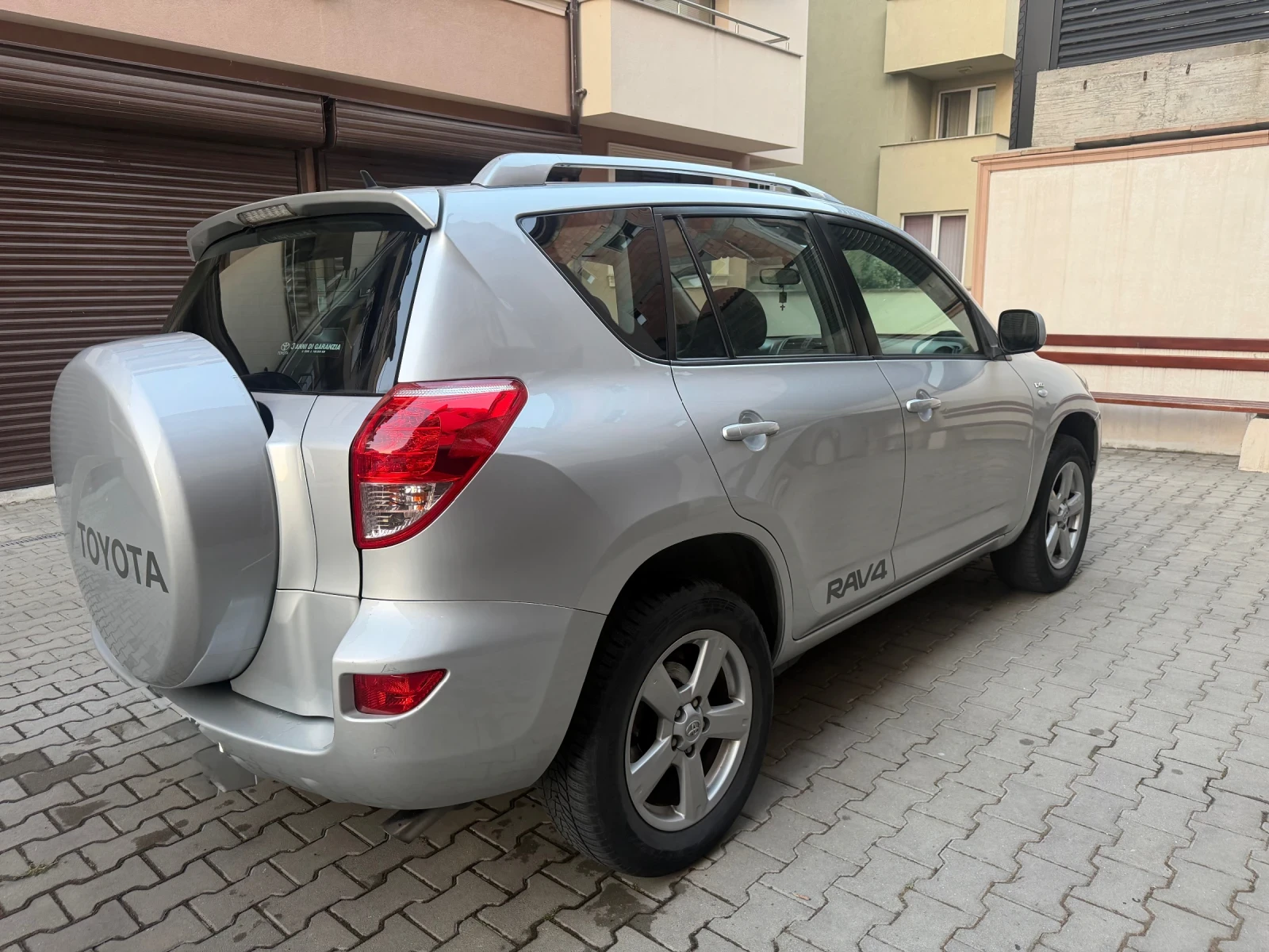 Toyota Rav4 2.2 D4D, снимка 6 - Автомобили и джипове - 55631382