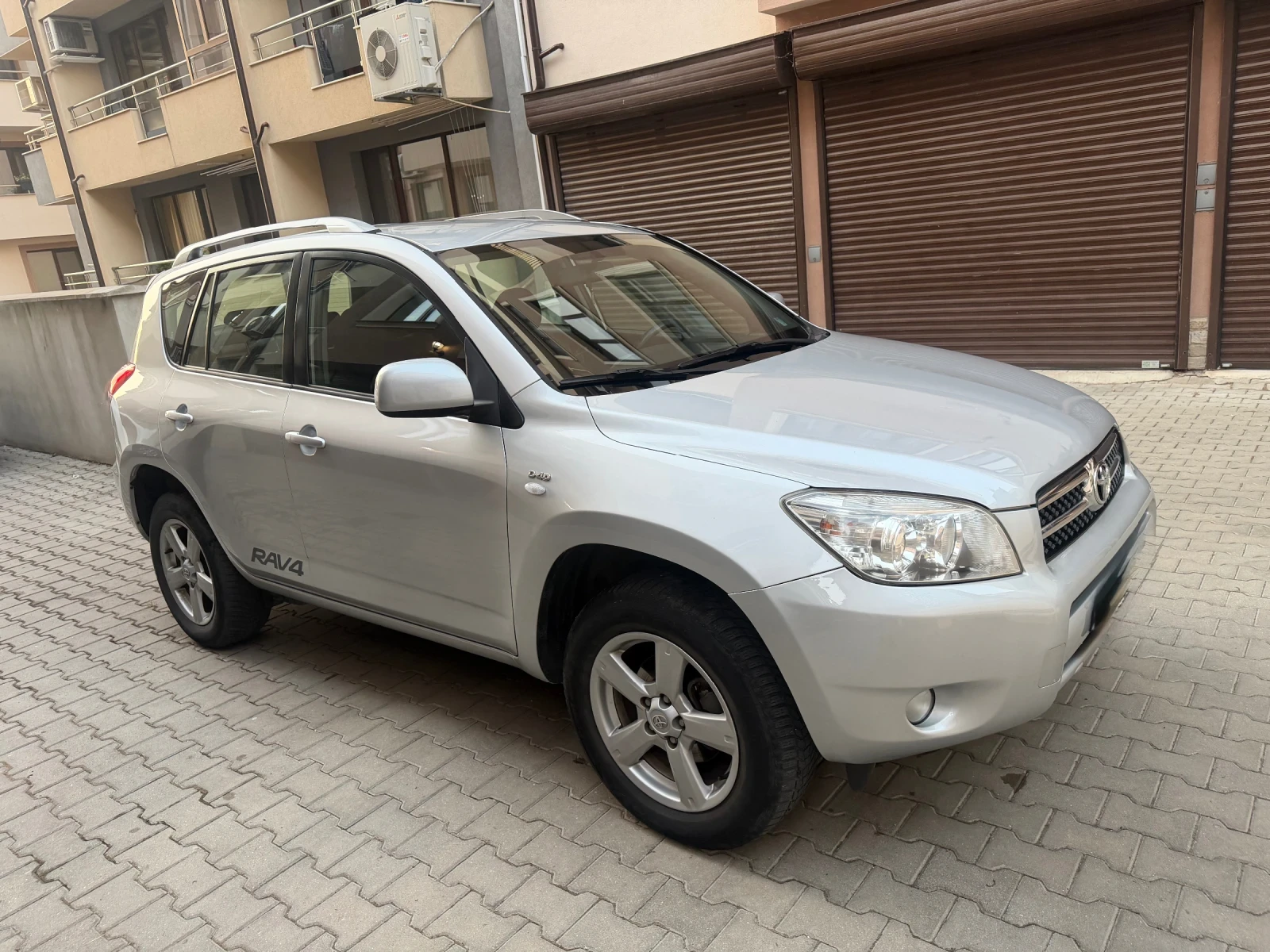 Toyota Rav4 2.2 D4D, снимка 8 - Автомобили и джипове - 55631382