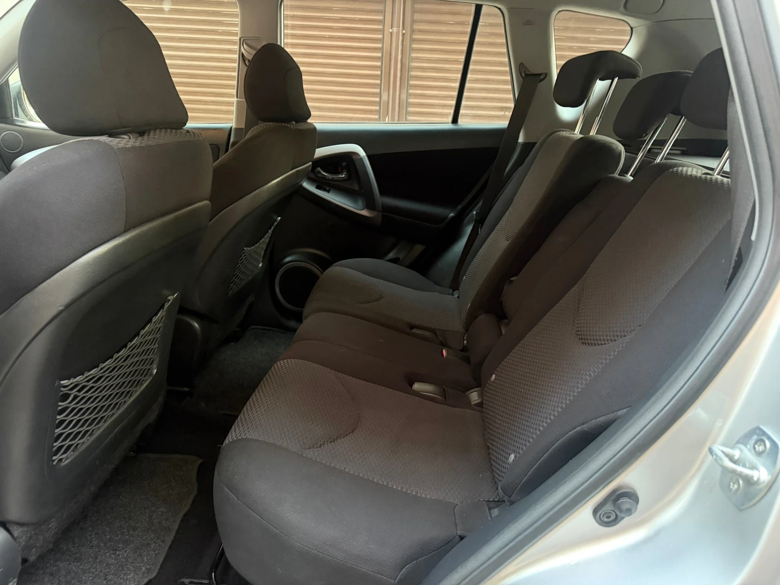 Toyota Rav4 2.2 D4D, снимка 12 - Автомобили и джипове - 55631382